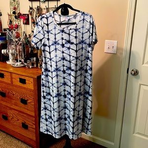 😺 Lularoe dress in a size medium tie-dyed look